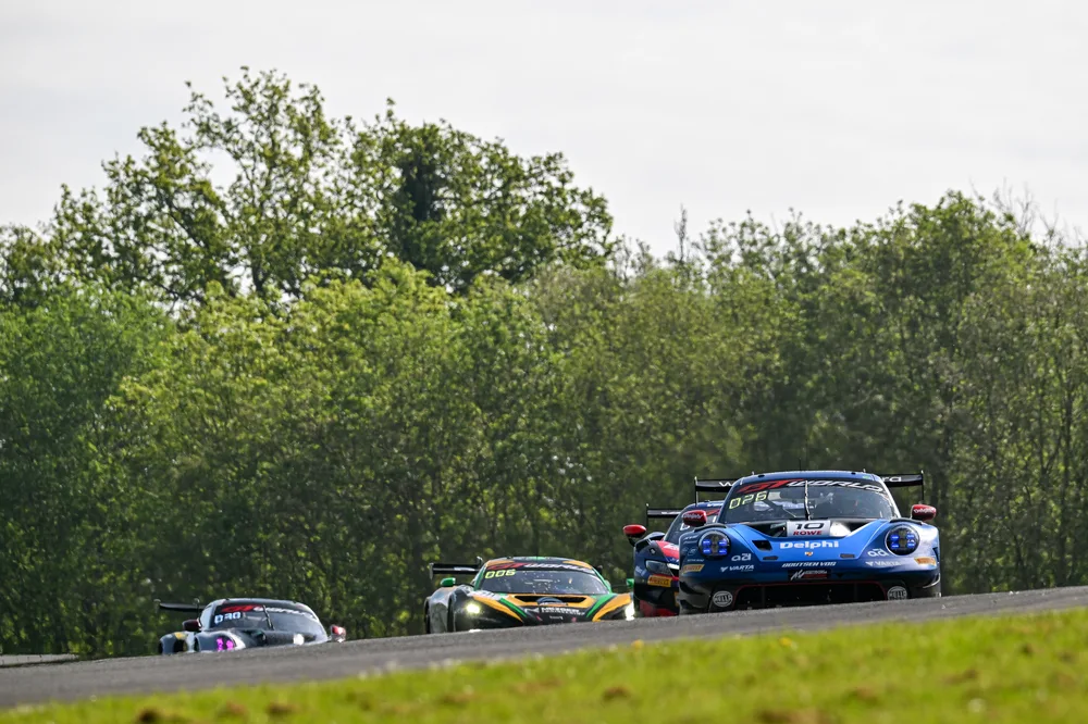 Freies Training 2: Das Mercedes-AMG Team Verstappen Racing liegt mit Juncadella in Führung – Galerie 2 – Foto 1