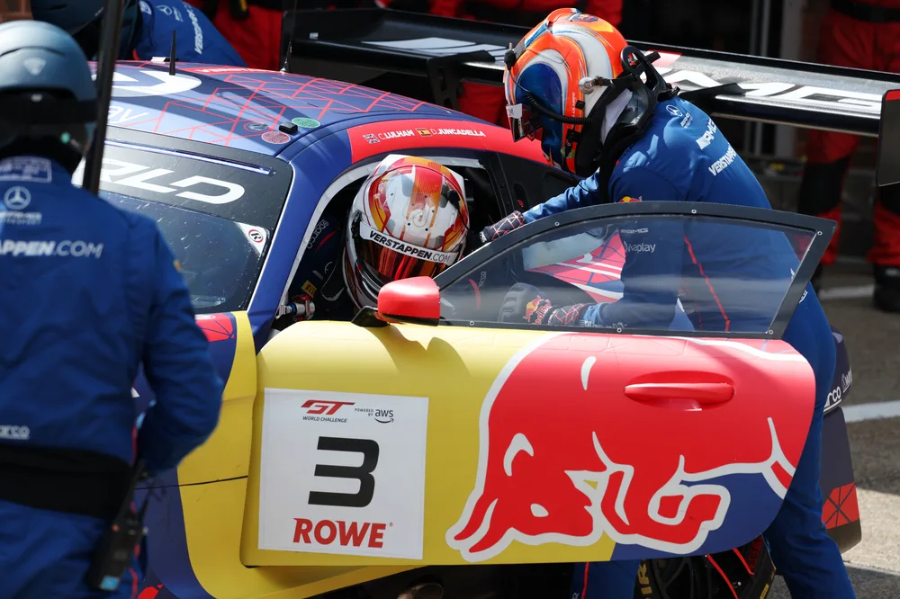 Rennen 1: Ferrari feiert erneuten Sieg in Brands Hatch, Neubauer und Leclerc führen AF Corse zum Triumph – Galerie 2 – Foto 2