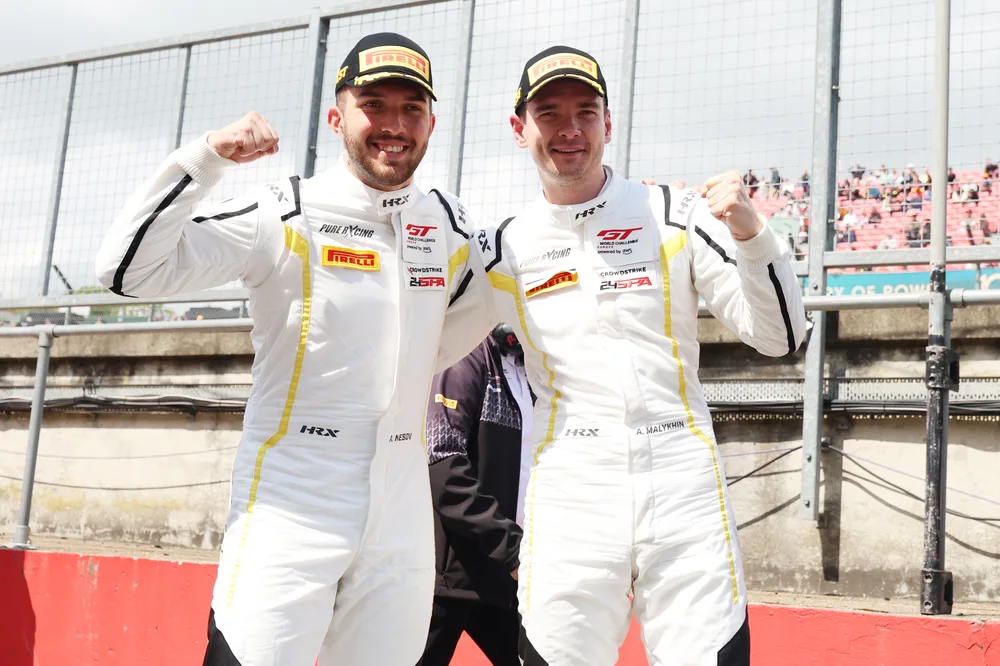 Rennen 1: Ferrari feiert erneuten Sieg in Brands Hatch, Neubauer und Leclerc führen AF Corse zum Triumph – Galerie 2 – Foto 3