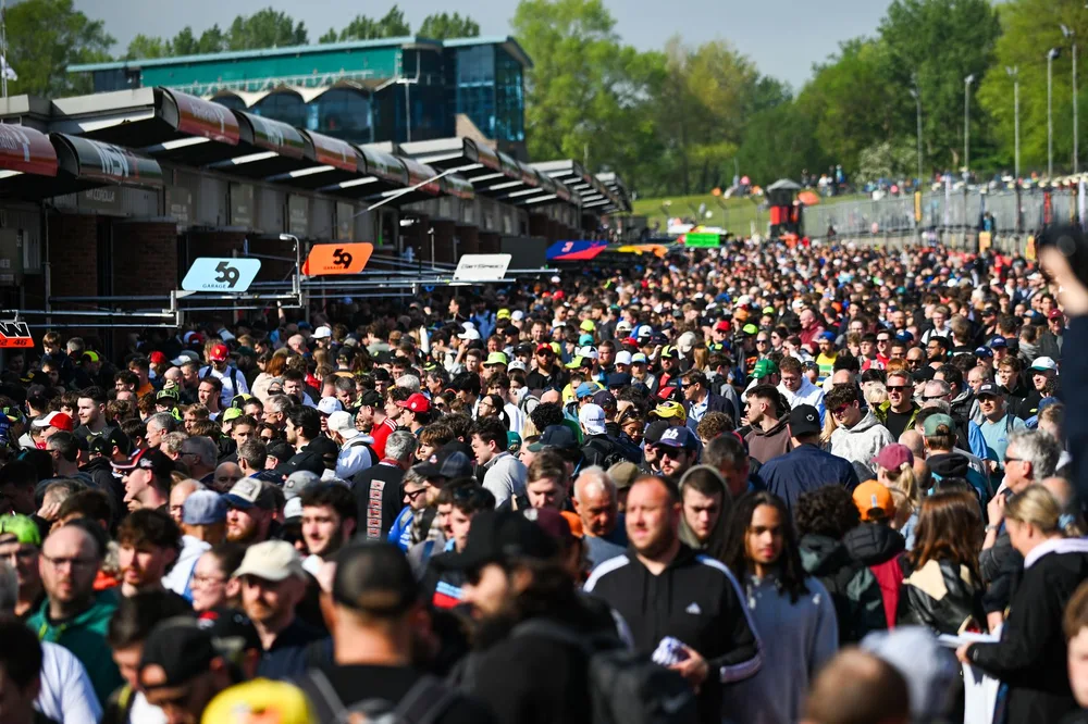Beste Briten in Brands Hatch, wo mehr als 23.000 Fans die Saisonpremiere des Sprint Cup erleben – Galerie 2 – Foto 4