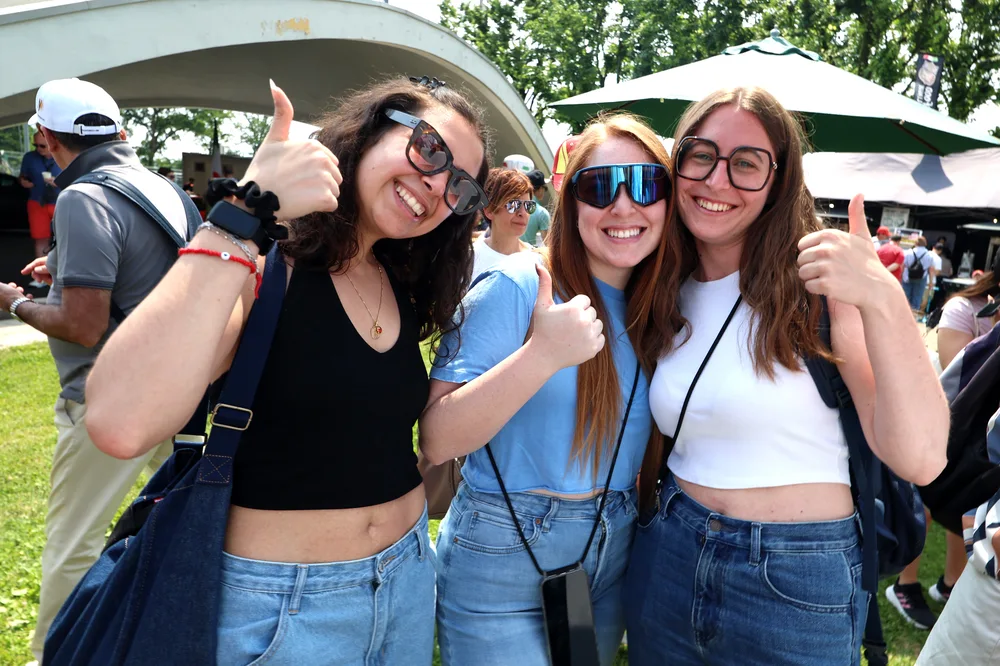 In der Monza Fan Zone: eine pulsierende Atmosphäre im Tempel der Geschwindigkeit – Galerie 2 – Foto 1