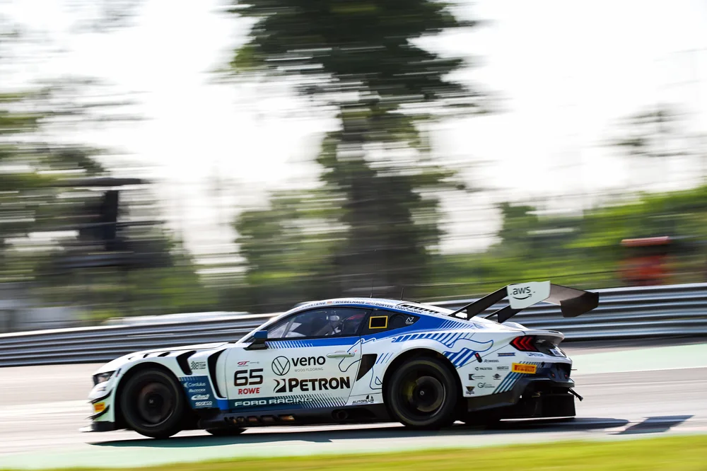 Qualifying: Mustang sichert sich bei seinem Debüt eine sensationelle Pole-Position, während HRT Ford Racing in Monza dominiert – Galerie 2 – Foto 1