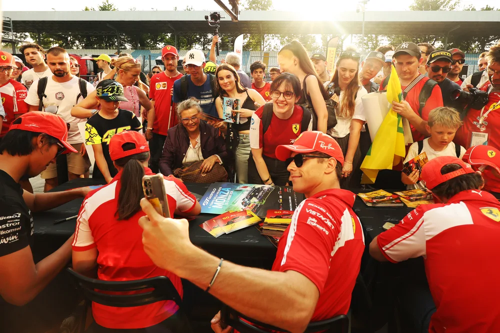 Der GT World Challenge powered by AWS liefert wieder einmal eine packende Veranstaltung in Monza, als ein volles Wochenende in einem atemberaubenden Rennen gipfelt – Galerie 2 – Foto 2