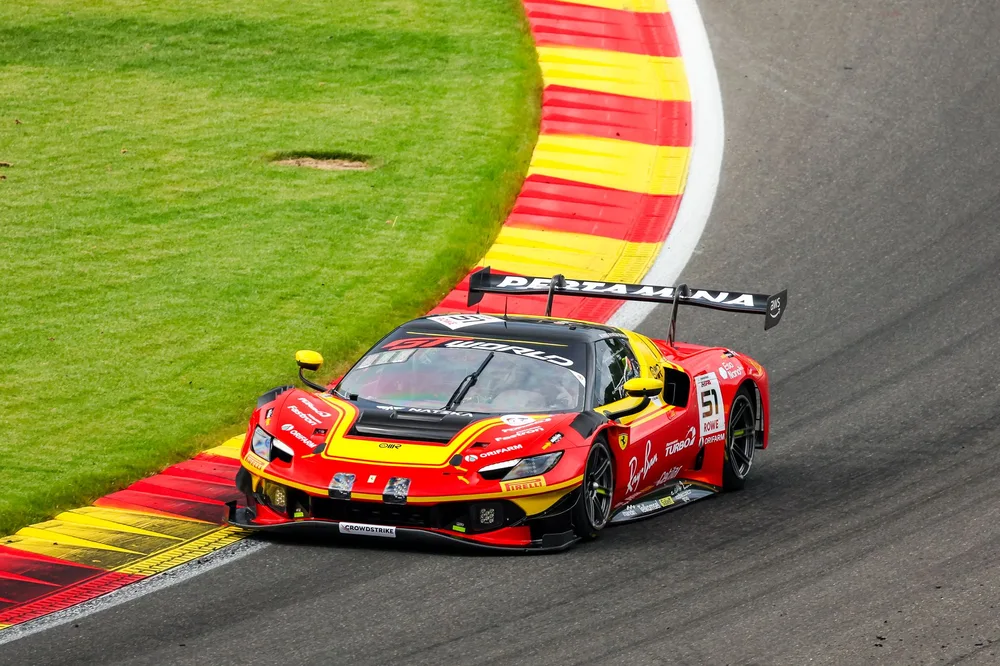 Der erste Erfolg geht an Ferrari, Mosca führt den Test am Dienstag für AF Corse an