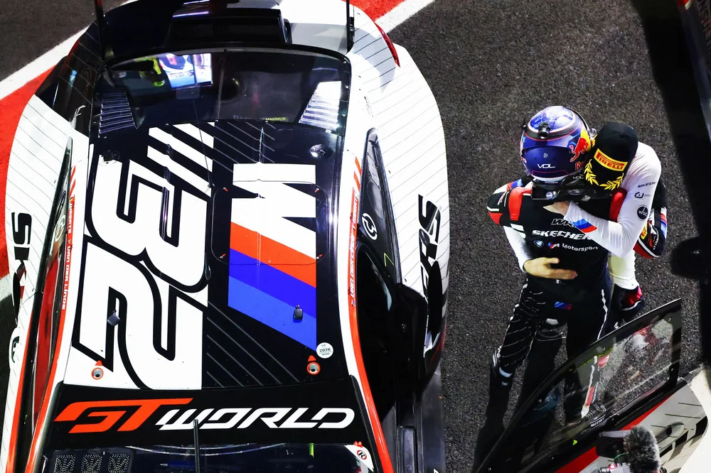 Weerts und Van der Linde fahren zu einem überzeugenden Sieg unter Flutlicht bei Misano