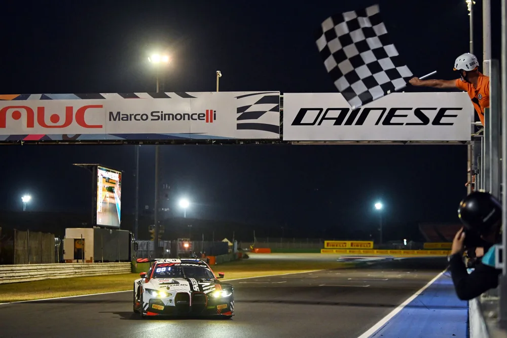 Weerts und Van der Linde fahren zu einem überzeugenden Sieg unter Flutlicht bei Misano – Galerie 2 – Foto 3