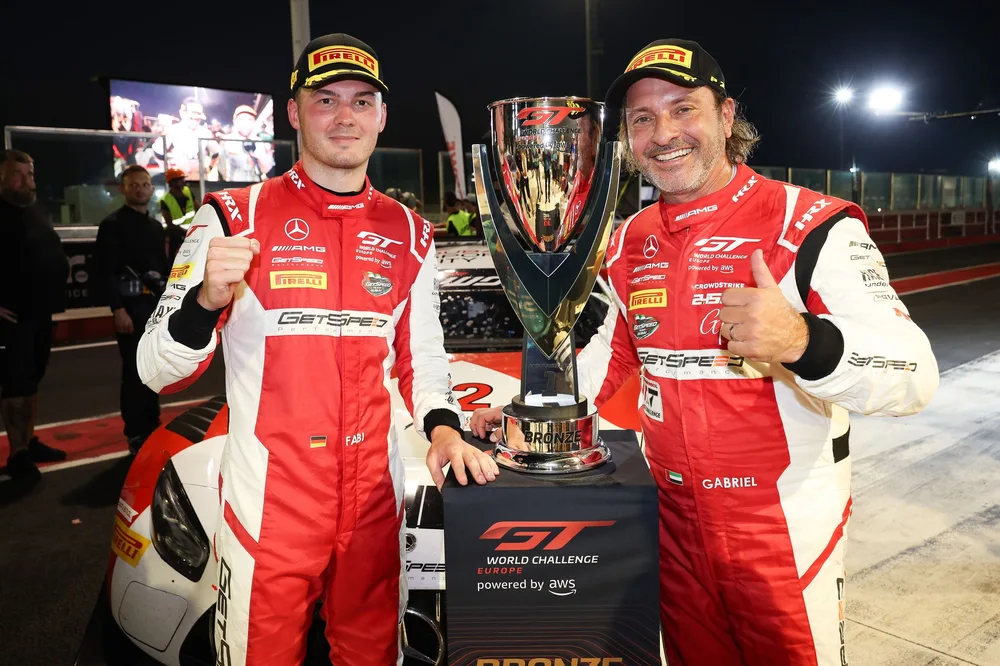 Weerts und Van der Linde fahren zu einem überzeugenden Sieg unter Flutlicht bei Misano – Galerie 2 – Foto 4