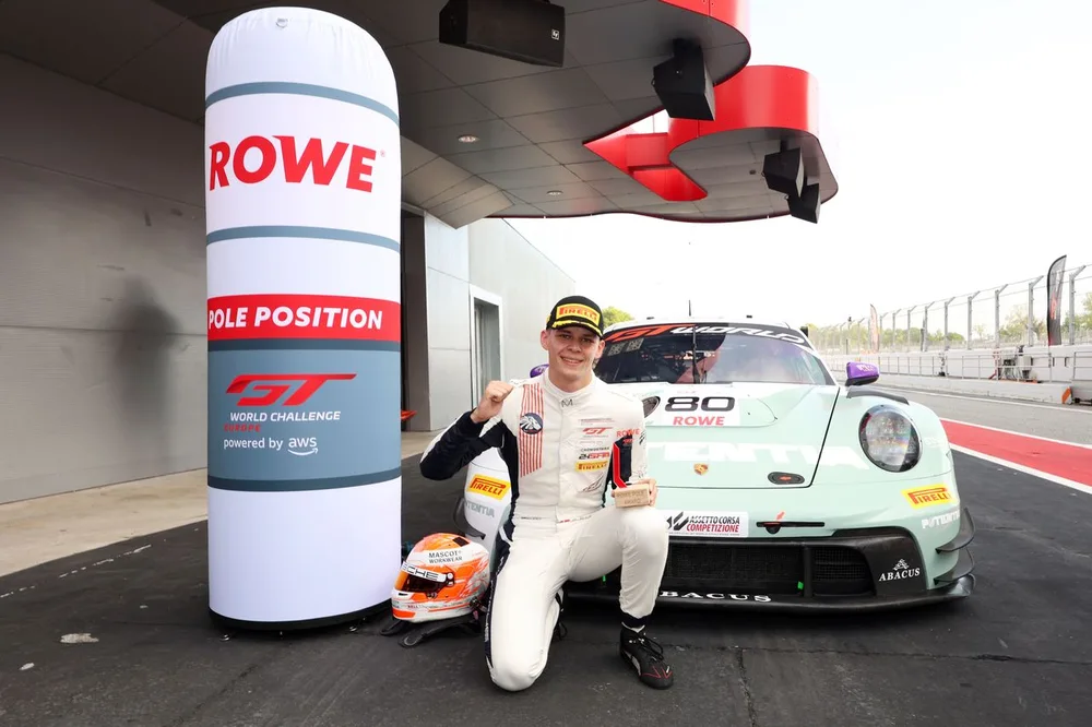 Q1: Buus sichert sich entscheidenden ROWE-Pole-Award, Lionspeed GP nähert sich Sprint-Titel