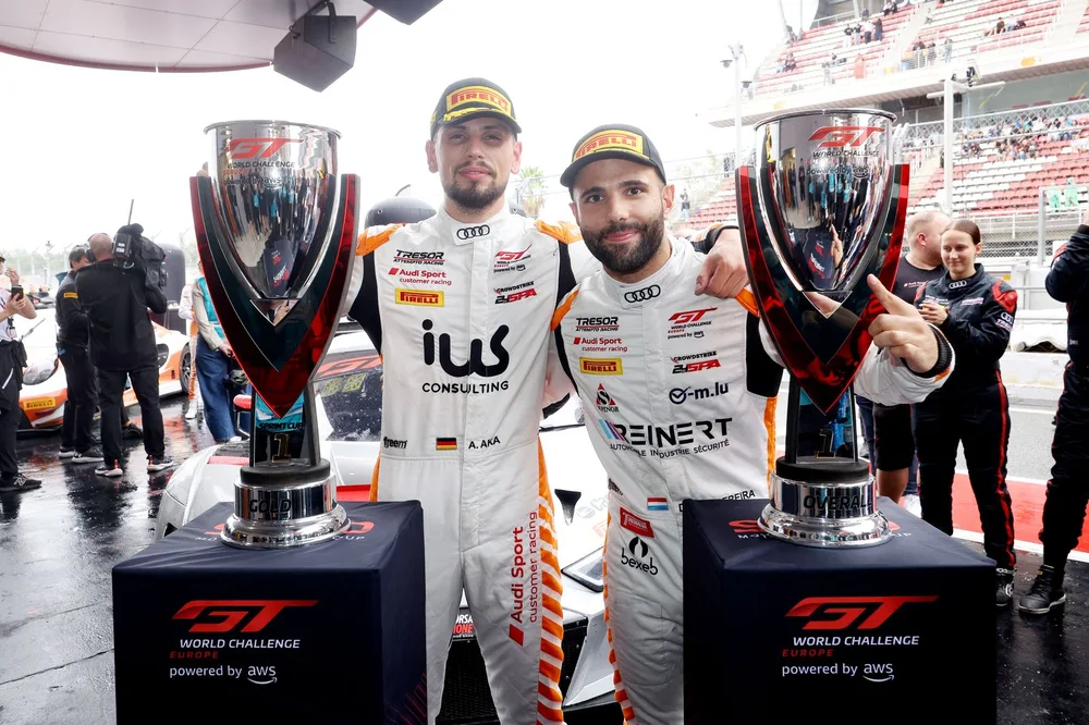 Rennen 1: Aka und Pereira gewinnen spannendes Rennen im Regen für Tresor Attempto Racing