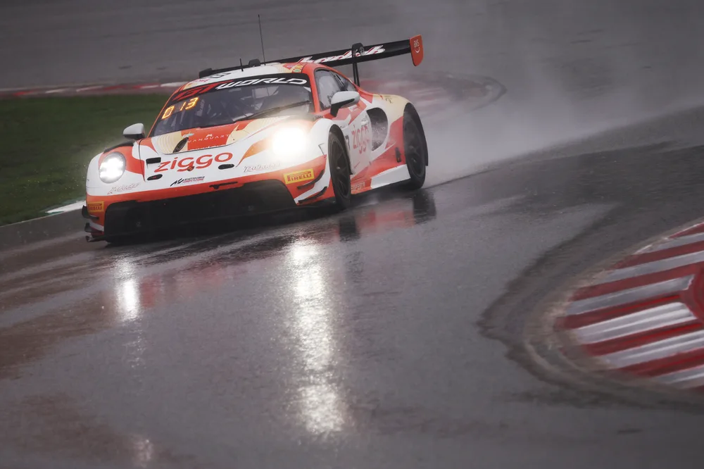 Rennen 1: Aka und Pereira gewinnen spannendes Rennen im Regen für Tresor Attempto Racing – Galerie 2 – Foto 3